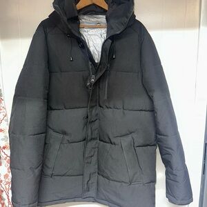 Black Ski & Snowboard Jacket with Insulation and Extreme Weather Resistance